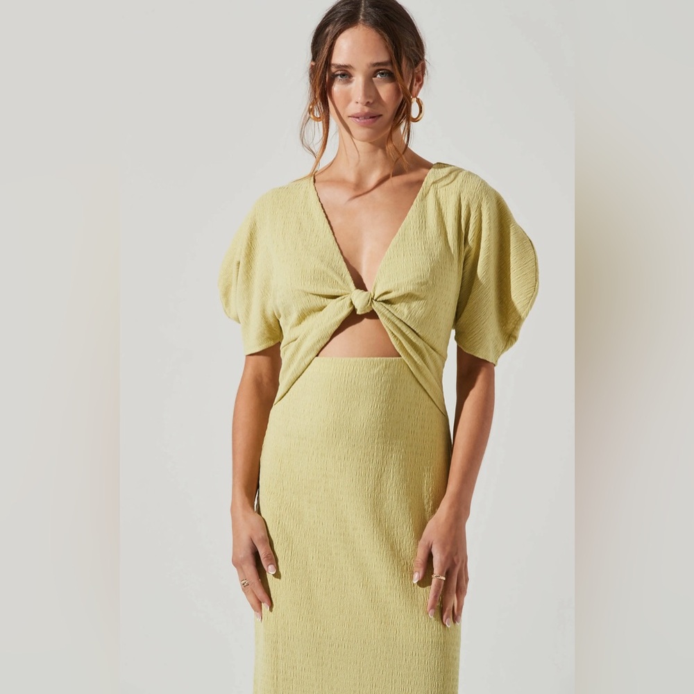 ASTR The Label / Normandie Cutout Puff Sleeve Midi Dress / CELERY / L